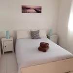 Luxury Cayetana, By Comfortable Luxury Apartman